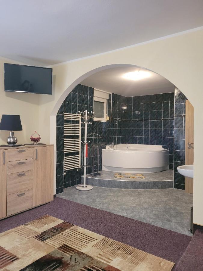 Pension Relax U Komina Frantiskovy Lazne Exterior photo