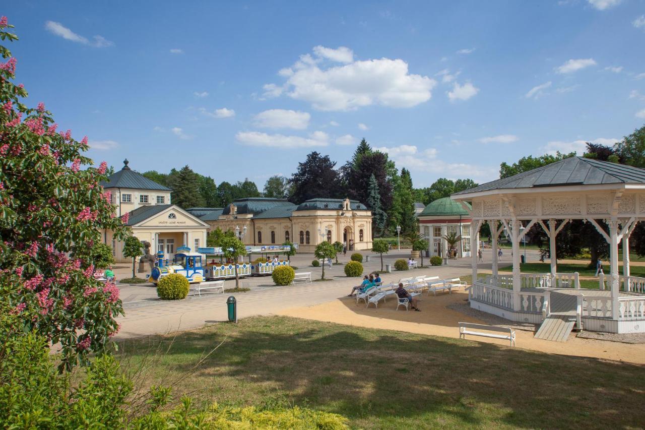 Pension Relax U Komina Frantiskovy Lazne Exterior photo